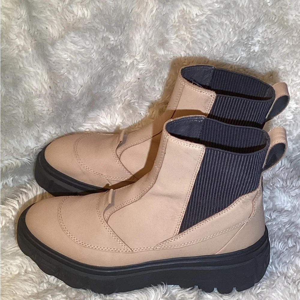 Sorrel caribou womens platform waterproof boots size 9